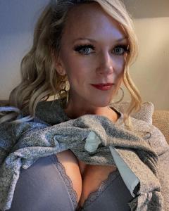 BlondeIris