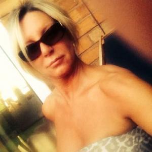 Stella (60) uit Overijssel